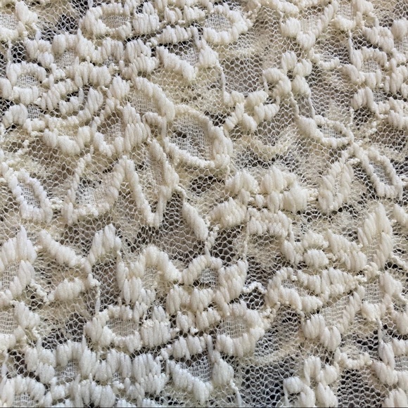 🌸 Delicate Peplum Top - Picture 3 of 7